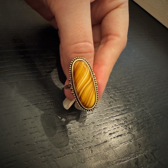 Vintage Avon Gold and Brown Statement Ring - Picture 5 of 7